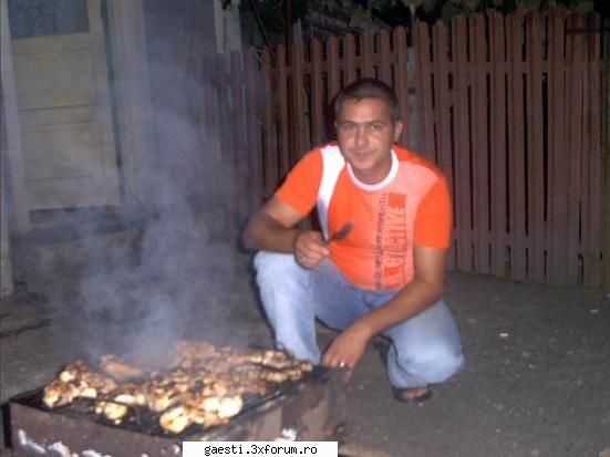 yo mai de mult poze din oras